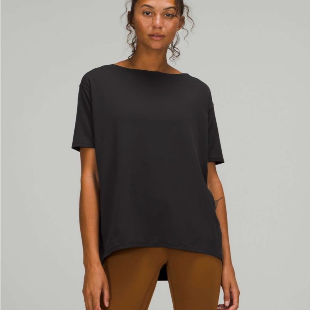 Lululemon Back In Action Short Sleeve Shirt Nulu, Black, size 14